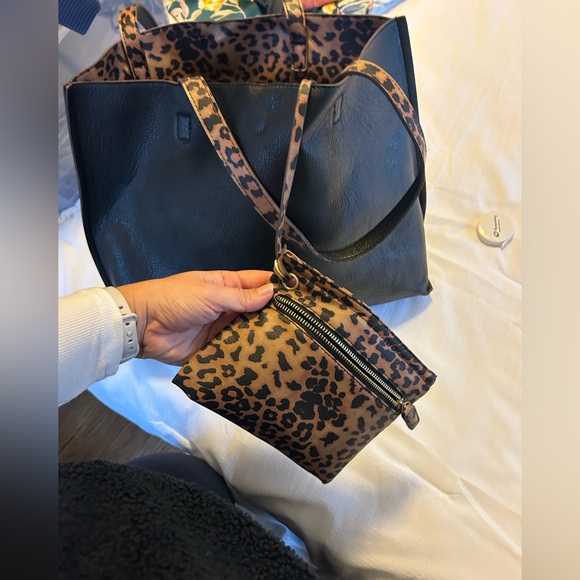 Street Level Reversible Tote - Picture 4 of 10